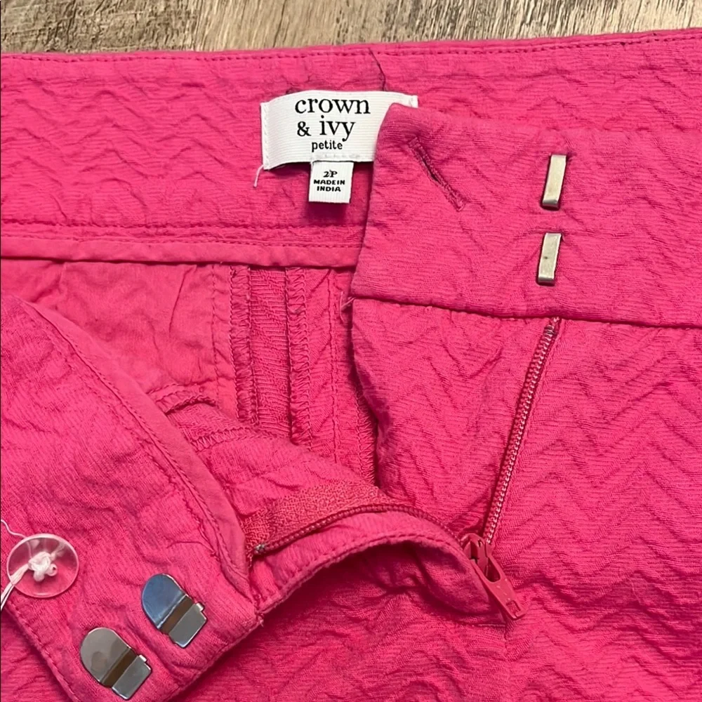 Crown & Ivy‎ Pink Textured scalloped shorts 2P